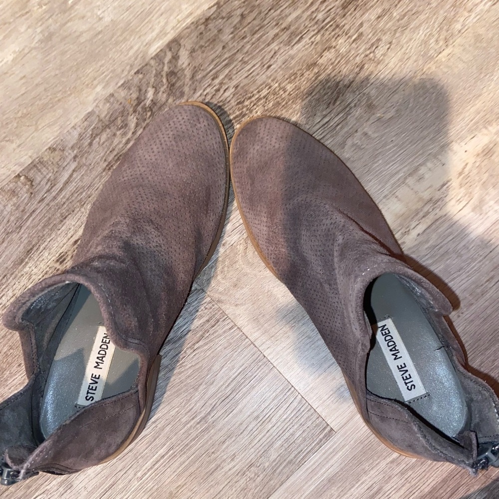 Steve Madden Women’s Lancaster Taupe Suede Ankle Back Zip Booties Size 7.5M  (L) - Picture 11 of 11